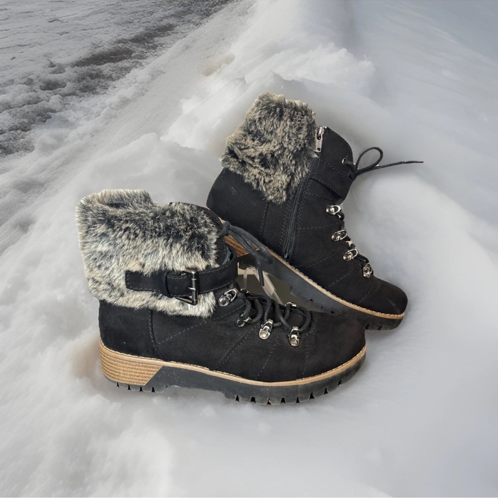 SOLD Universal Thread Women’s Black Faux Fur Combat Boots Lace Up Size 9.5